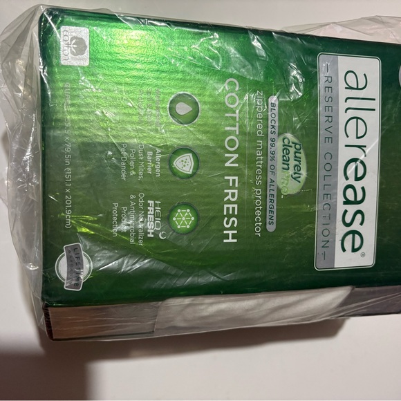 Crease Collection Green Mattress Cover - Picture 3 of 14